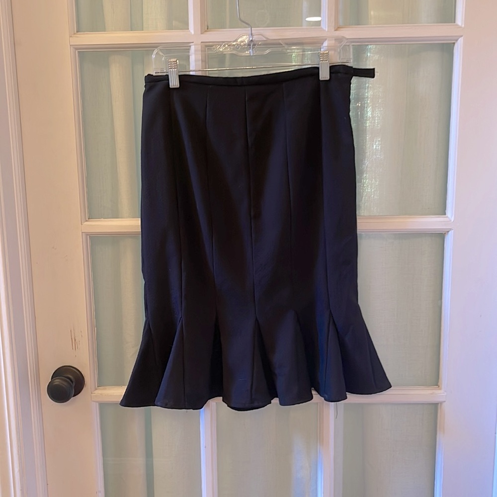 Black panel trumpet skirt. Size 10p.